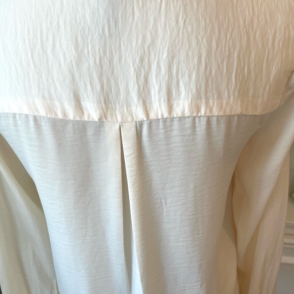 Forever21 Long Sleeve V-neck HiLo Cream Blouse - Picture 5 of 7
